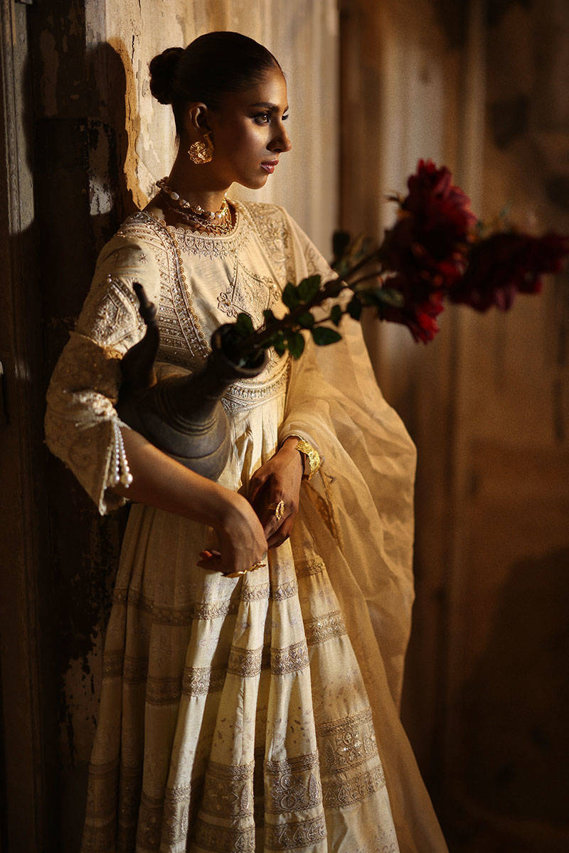 ZAREEN - Chawl by MNR