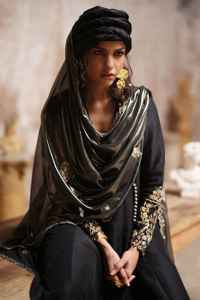 L4-05 - Lashkara 24/25 by Rozina Munib