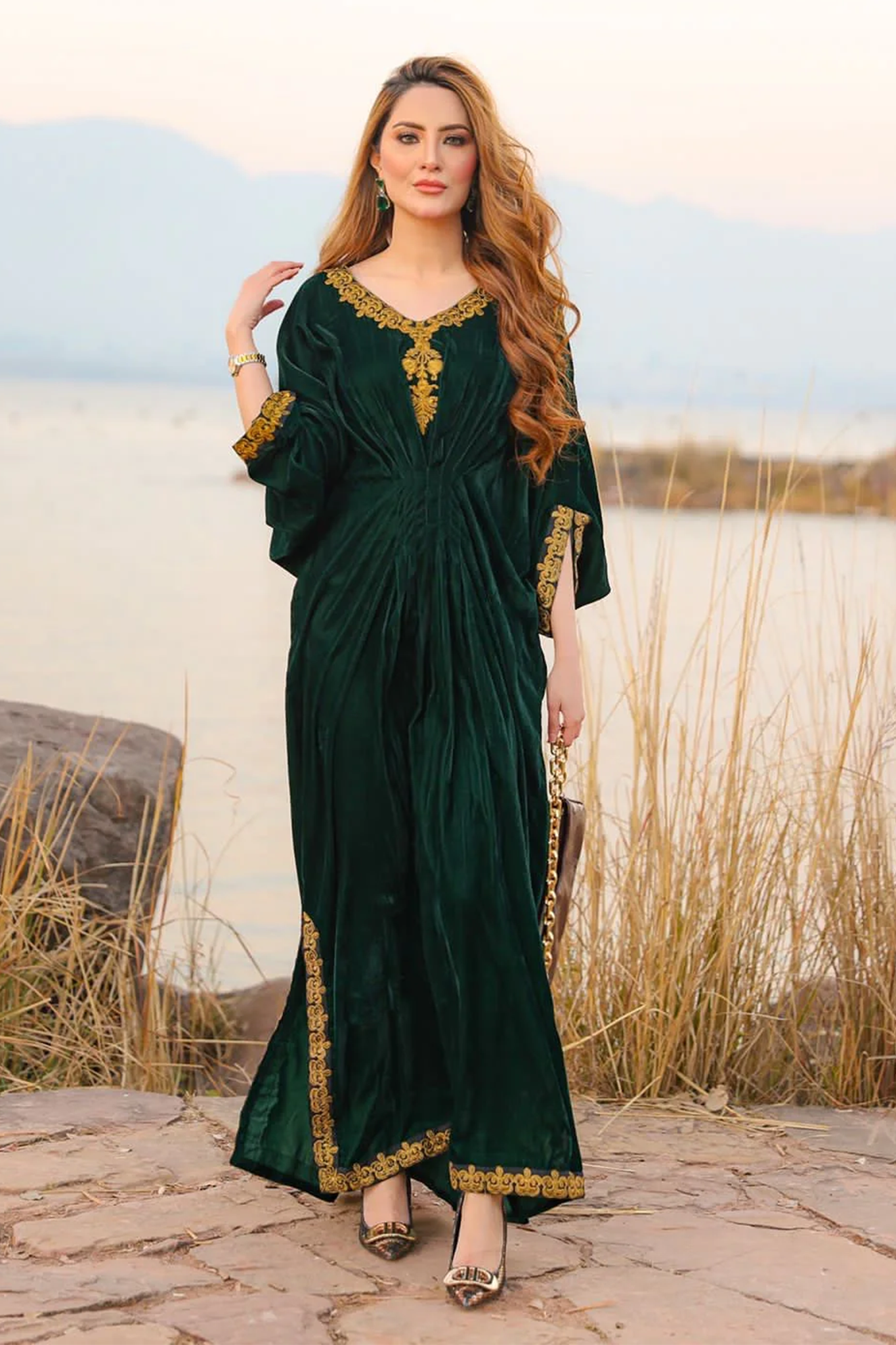 MID NIGHT GREEN - Naaya's Official