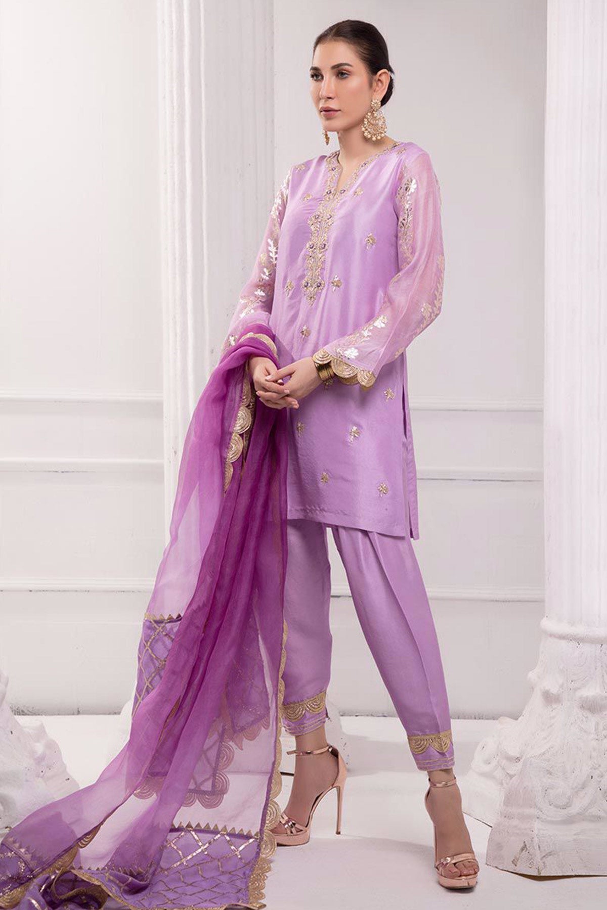 Lilac Fantasy - Rozina Munib