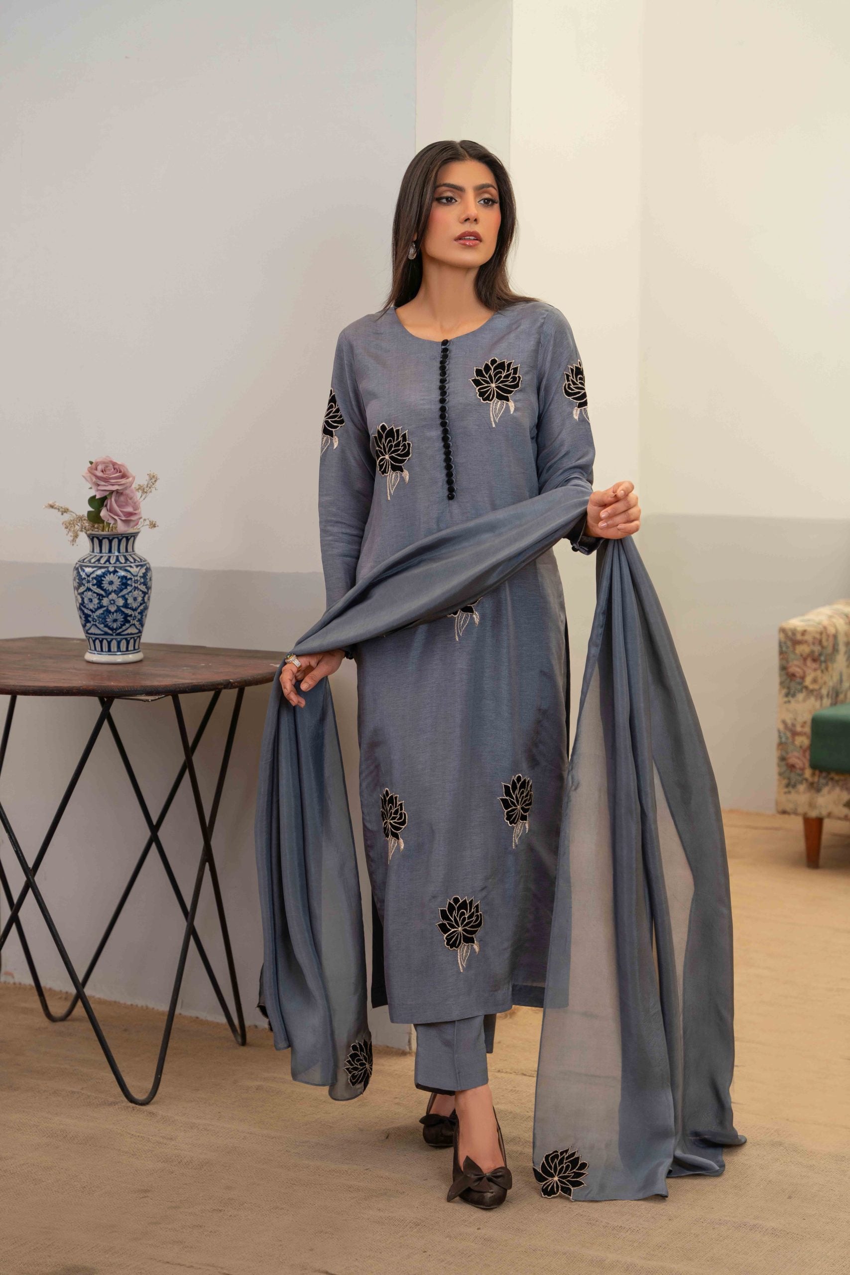 Reine - Louise by Hadia Batool