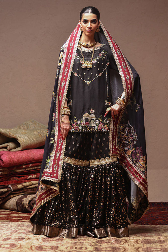 L25-05 - Lashkara 25/26 by Rozina Munib
