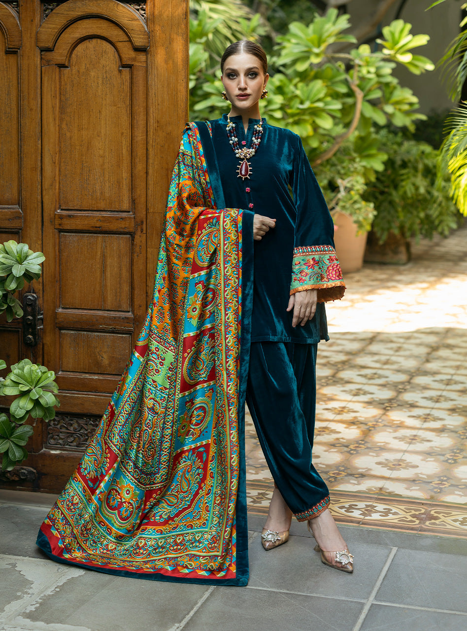 Avizeh - Makhmal Luxe Pret by Zainab Chottani