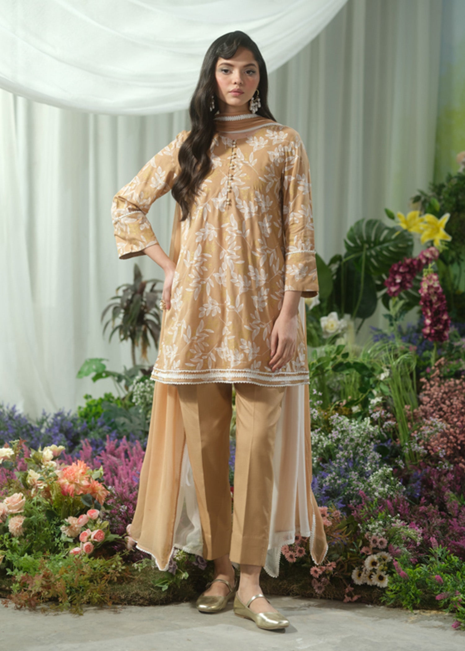 Daisy Fields - Basics by Mahum Asad