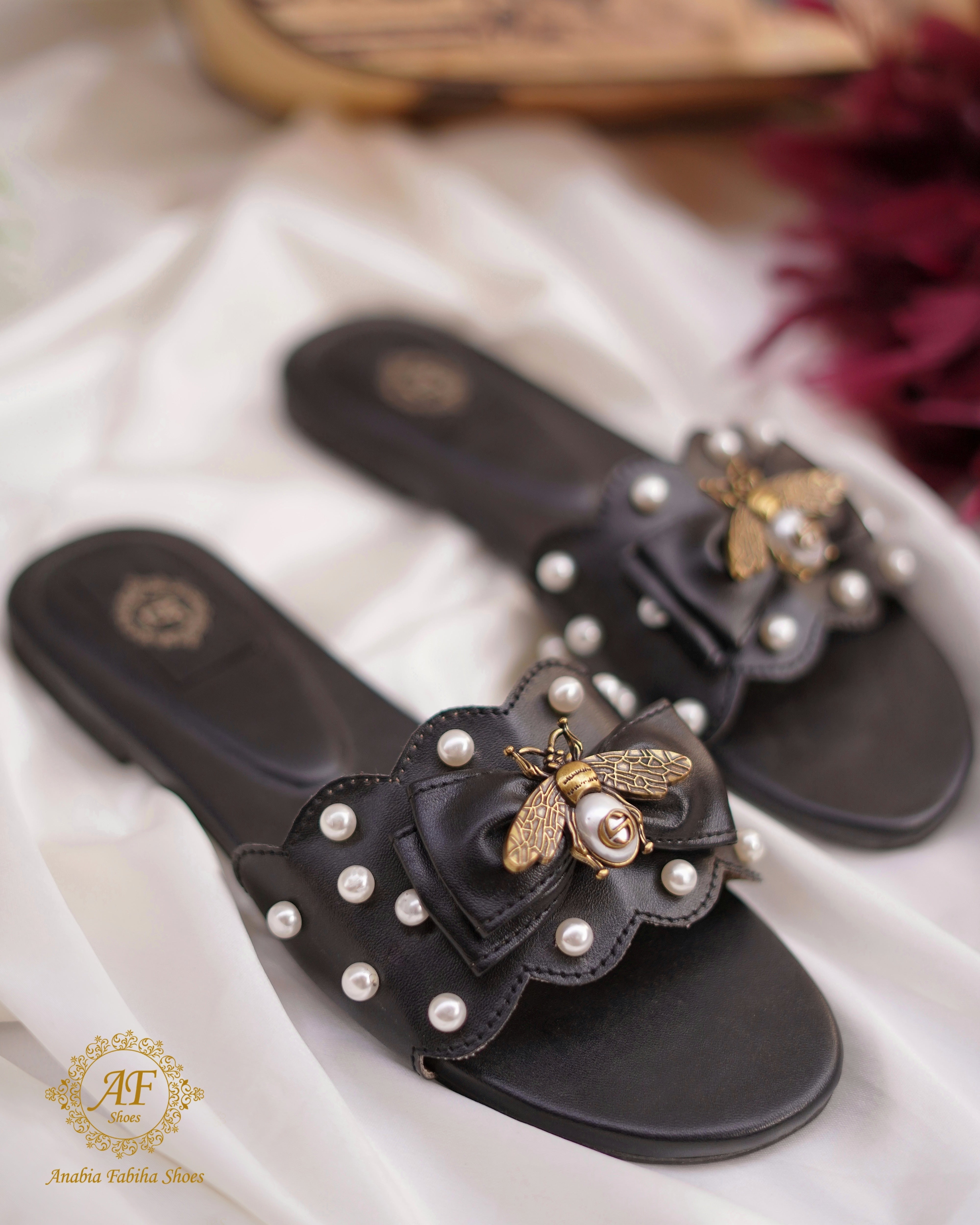 Bee Slides 2.0 Black - Anabia Fabiha